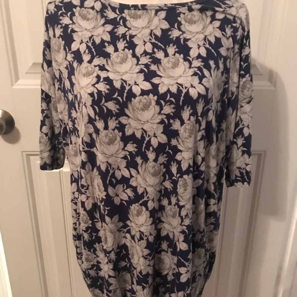 Lularoe Gray/Purple 3/4 Sleeve Floral Tunic - Picture 2 of 8